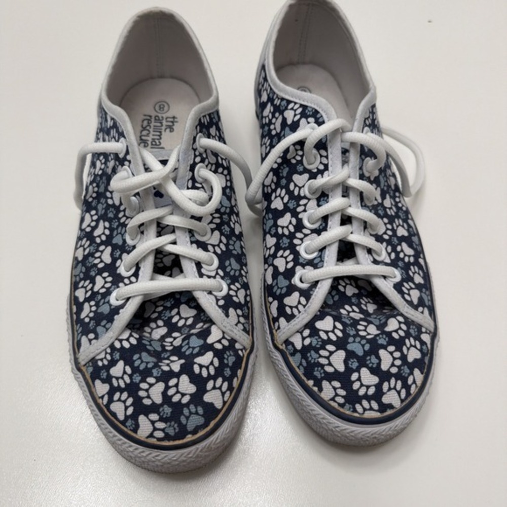 Paw‎ Print Sneakers Woman's Size 8.           766